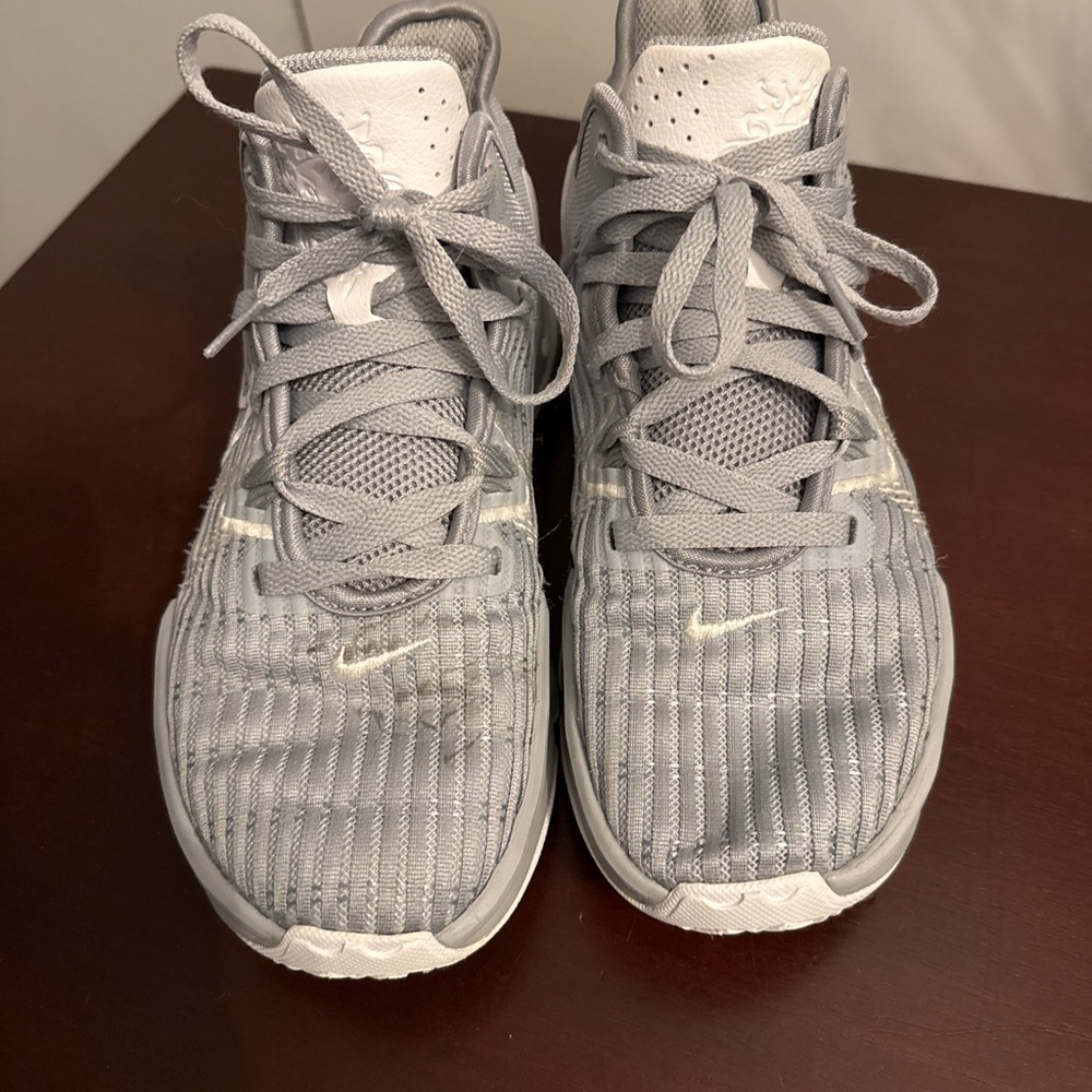 Nike LeBron Witness series basketball shoes